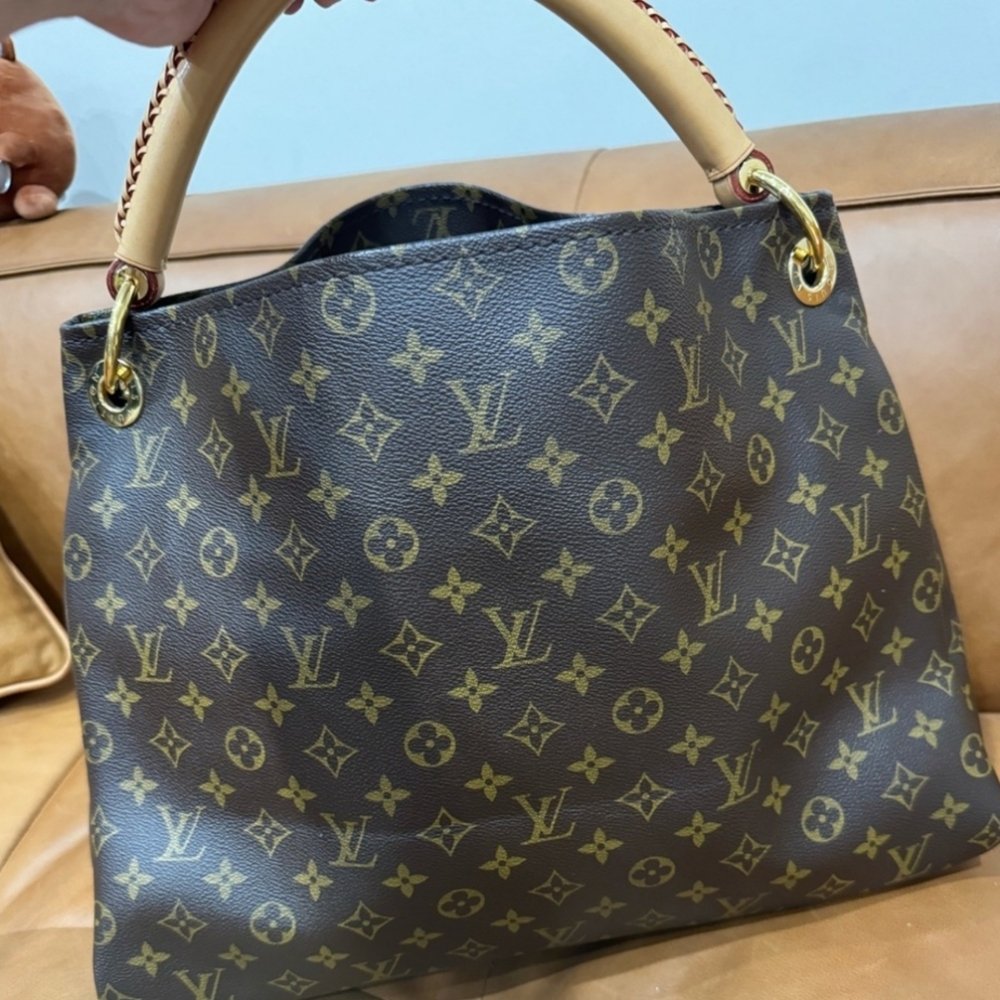 Authentic Louis Vuitton Artsy Monogram Hobo Shoulder Bag - Picture 2 of 12